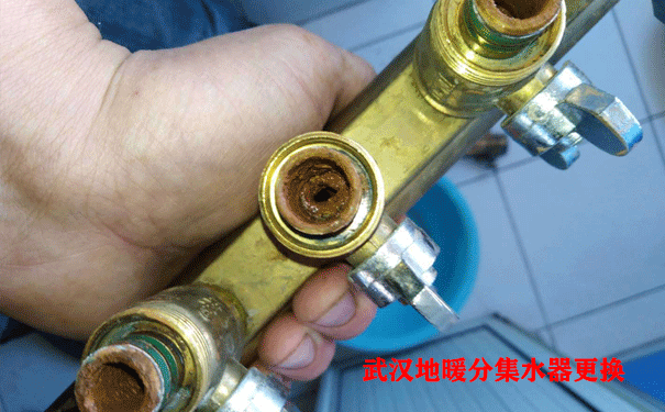 地暖分休水器更换