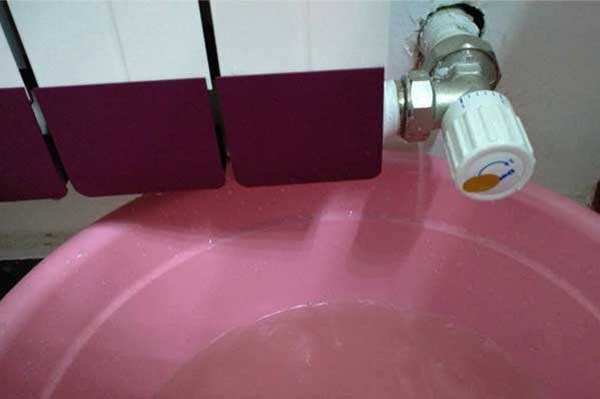 暖气片漏水维修